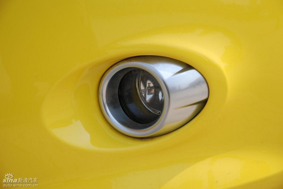 两厢1.5自动运动型外观