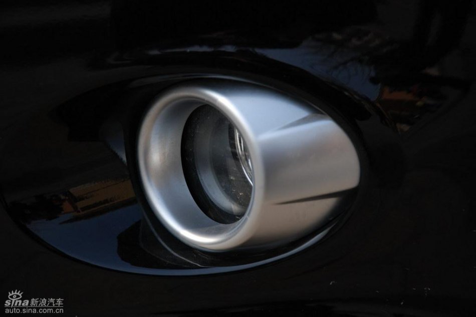 两厢1.5自动运动型外观