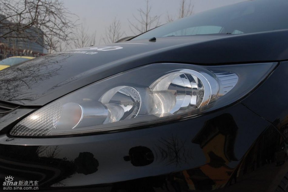 两厢1.5自动运动型外观