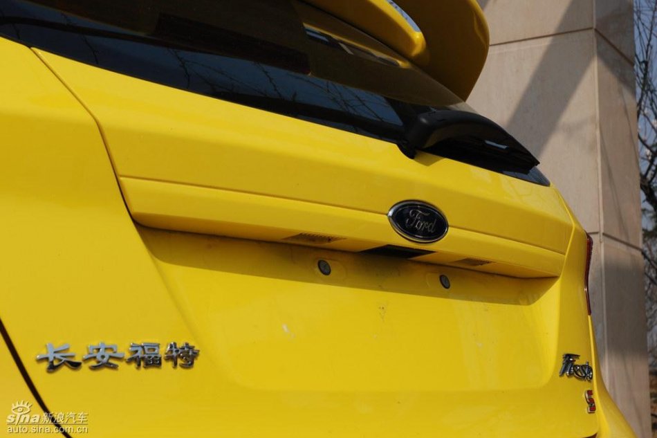 两厢1.5自动运动型外观