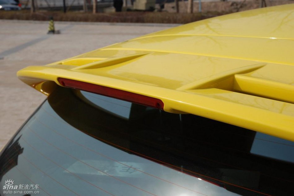 两厢1.5自动运动型外观