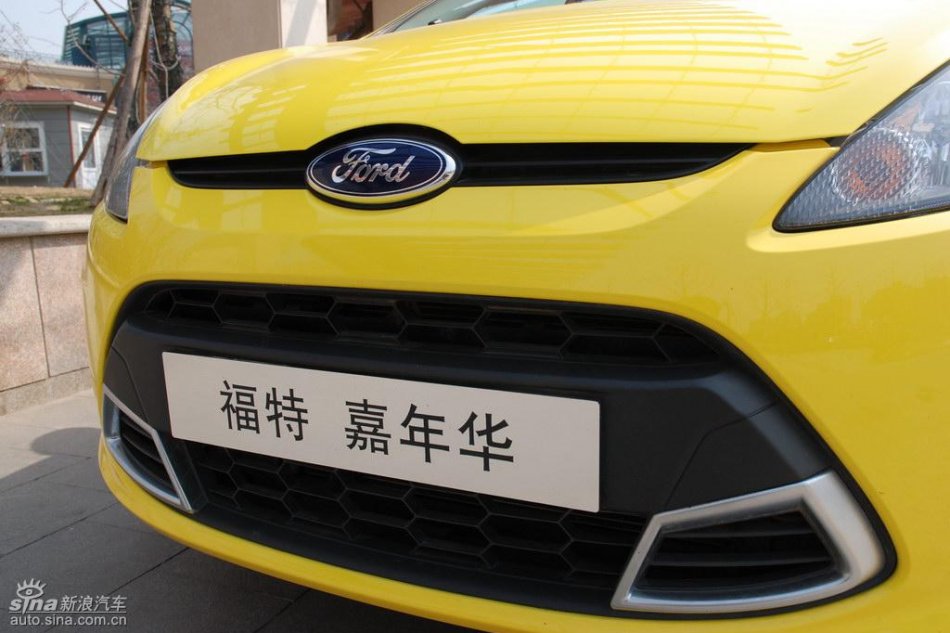 两厢1.5自动运动型外观