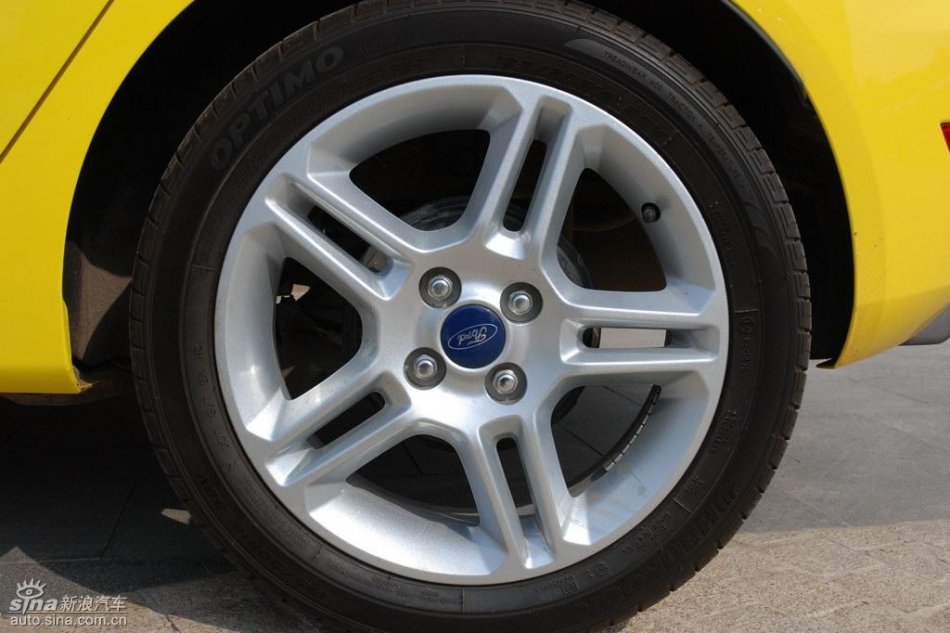 两厢1.5自动运动型外观