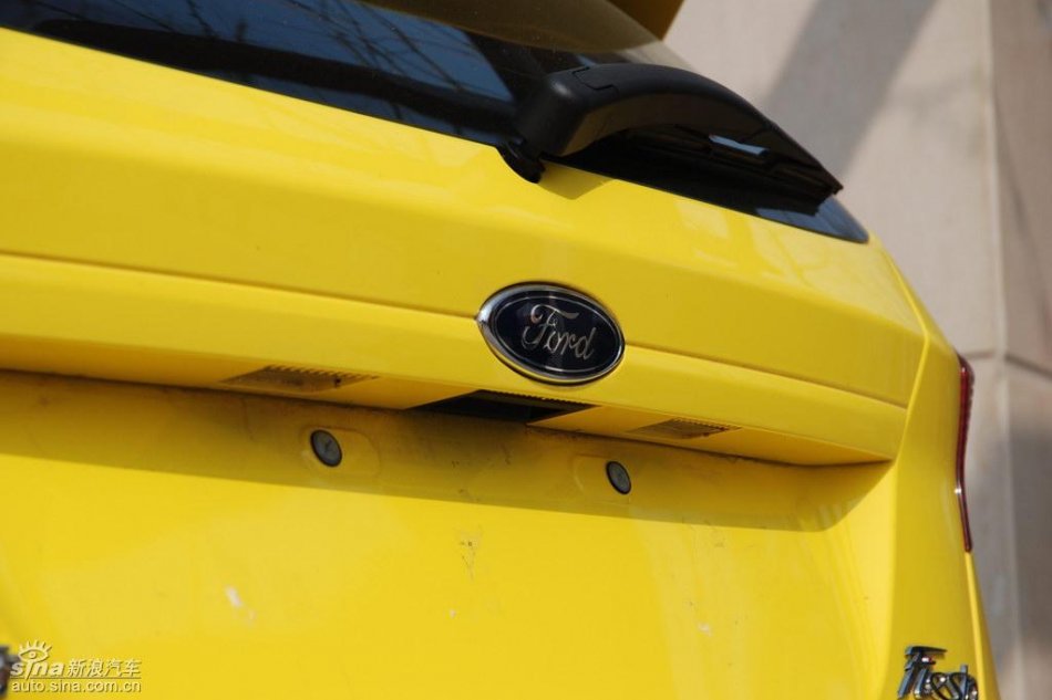 两厢1.5自动运动型外观