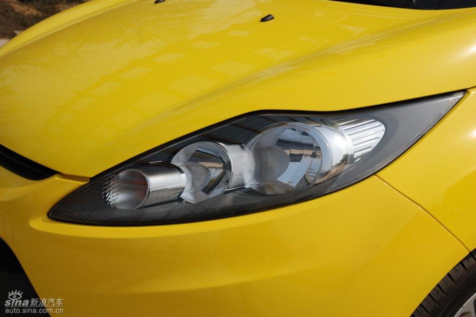 两厢1.5自动运动型外观