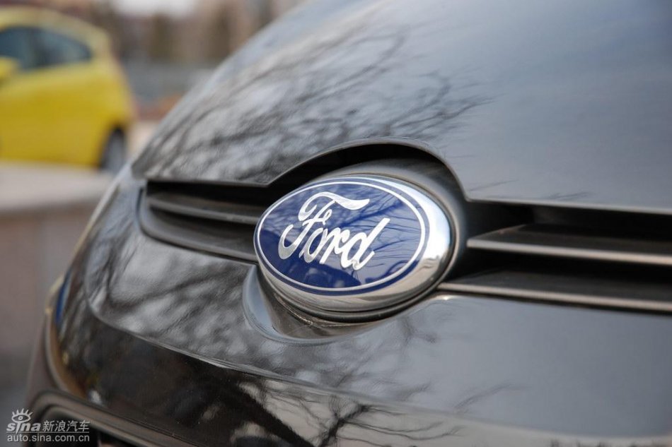 两厢1.5自动运动型外观