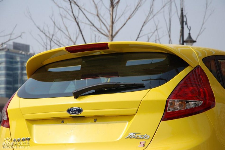 两厢1.5自动运动型外观