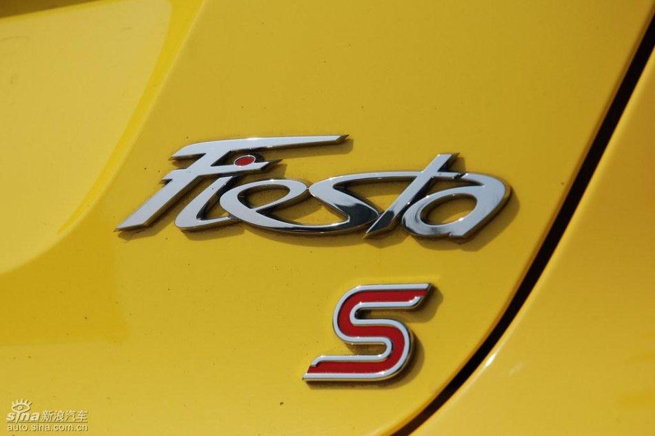 两厢1.5自动运动型外观