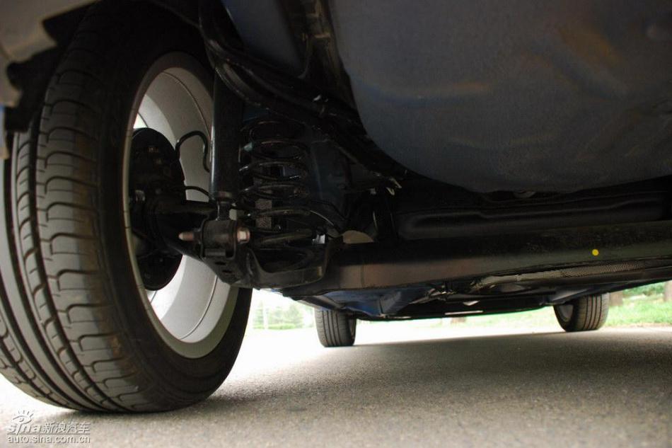 新嘉年华两厢底盘