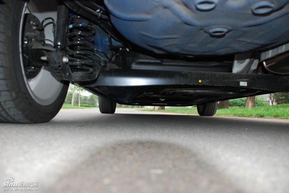 新嘉年华两厢底盘