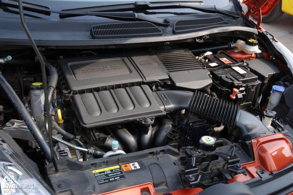 两厢1.5自动运动型内饰