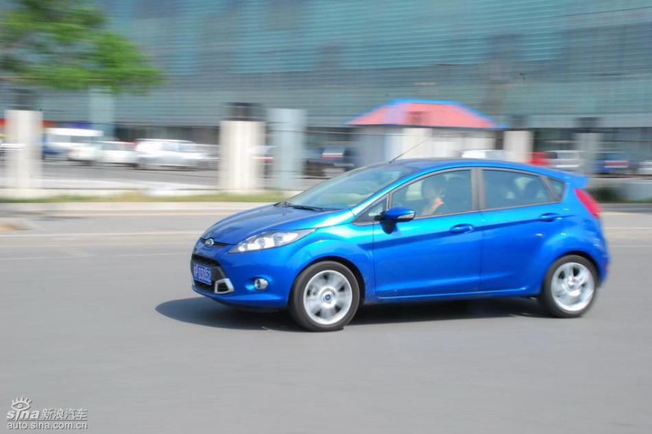 新嘉年华两厢动态