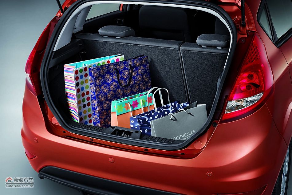 嘉年华两厢-后备厢