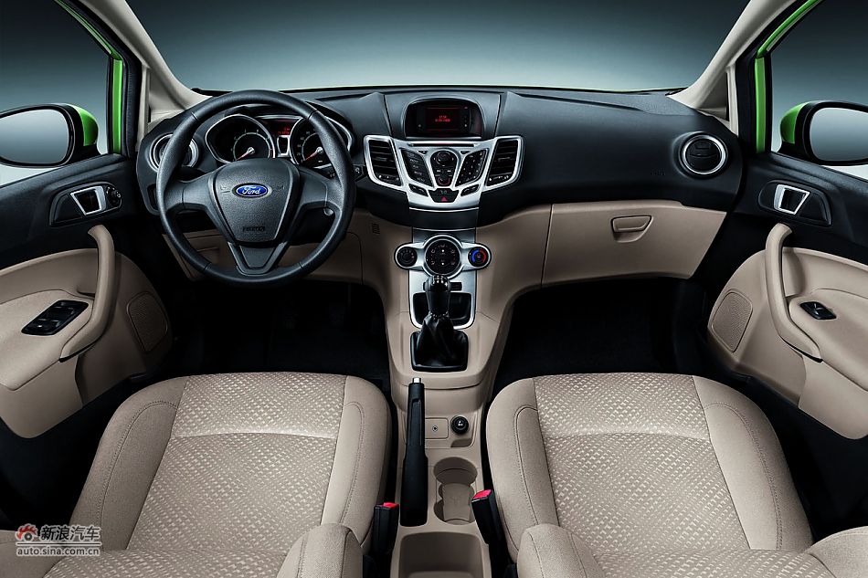 嘉年华两厢-后备厢