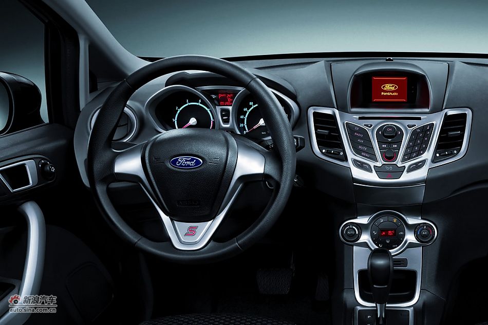 嘉年华两厢-后备厢