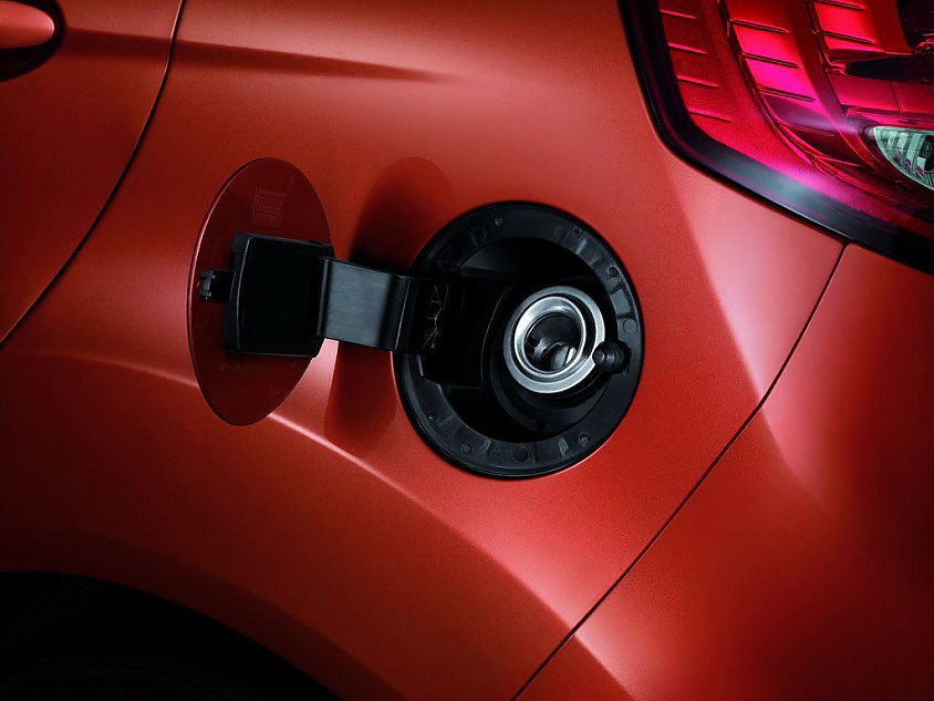 新嘉年华两厢外观