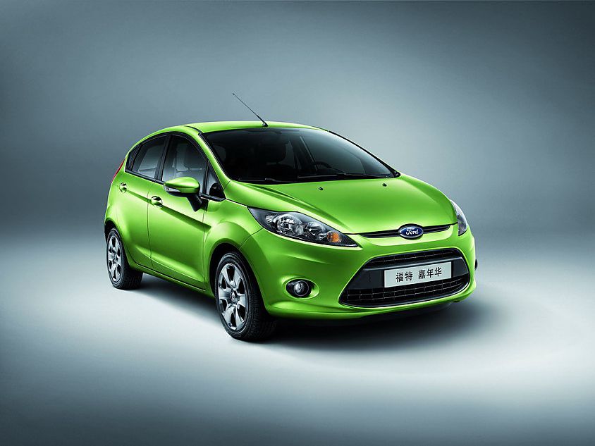 新嘉年华两厢外观