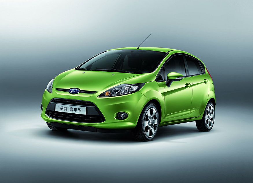 新嘉年华两厢外观