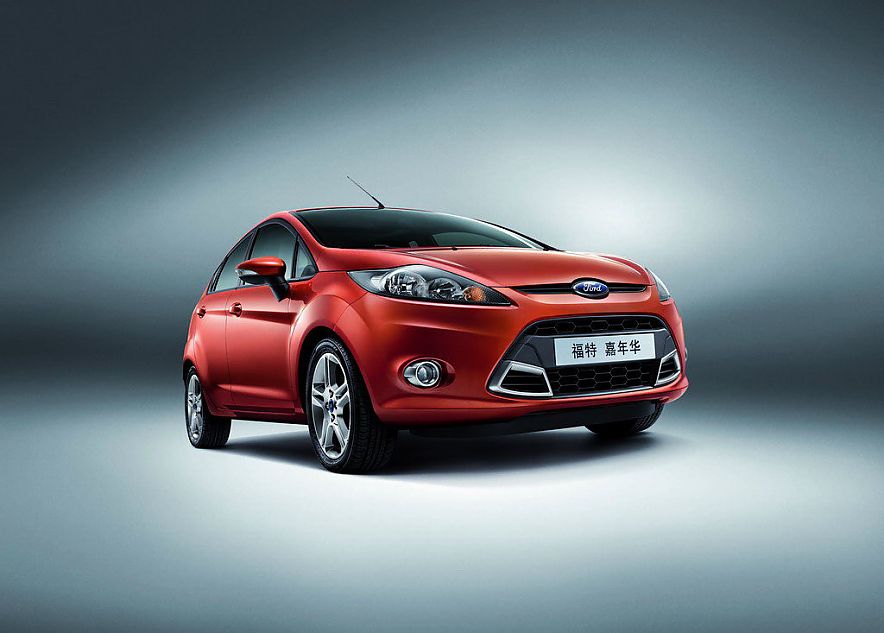 新嘉年华两厢外观