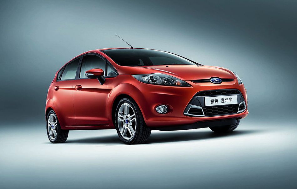 新嘉年华两厢外观