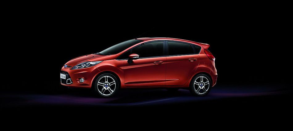 新嘉年华两厢外观