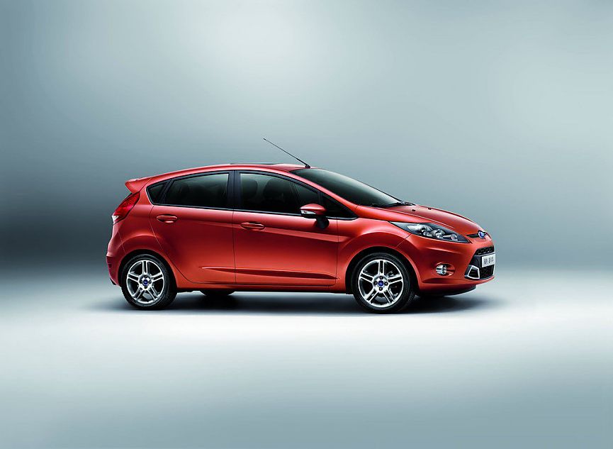 新嘉年华两厢外观