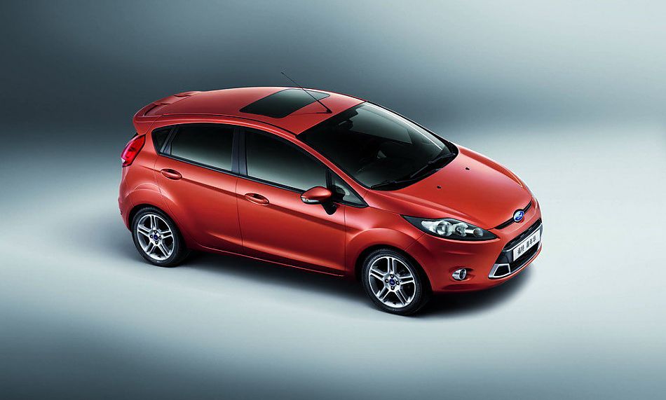 新嘉年华两厢外观