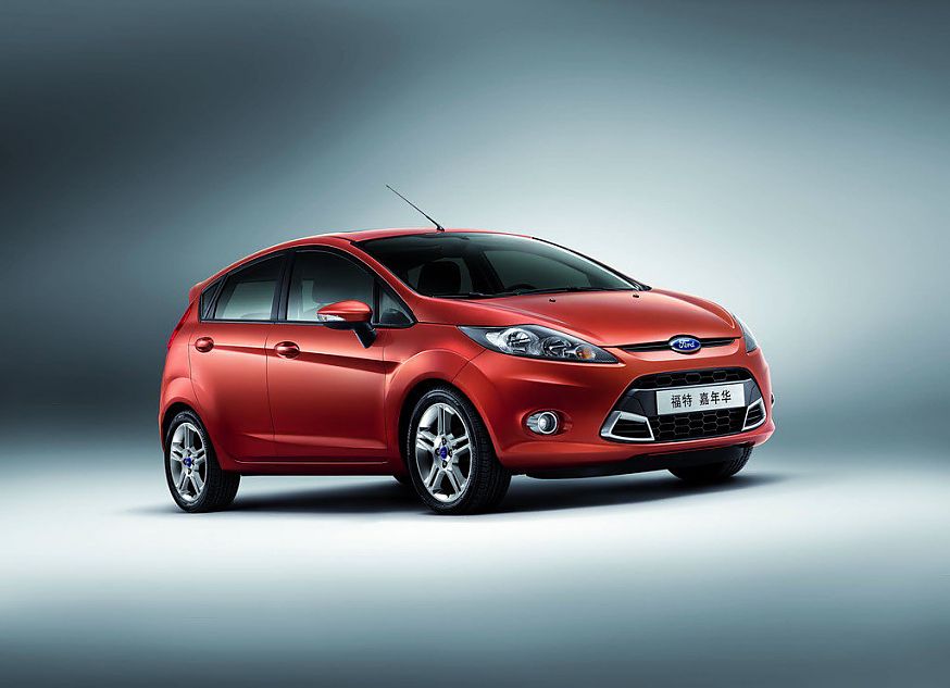 新嘉年华两厢外观