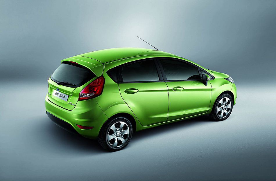 新嘉年华两厢外观