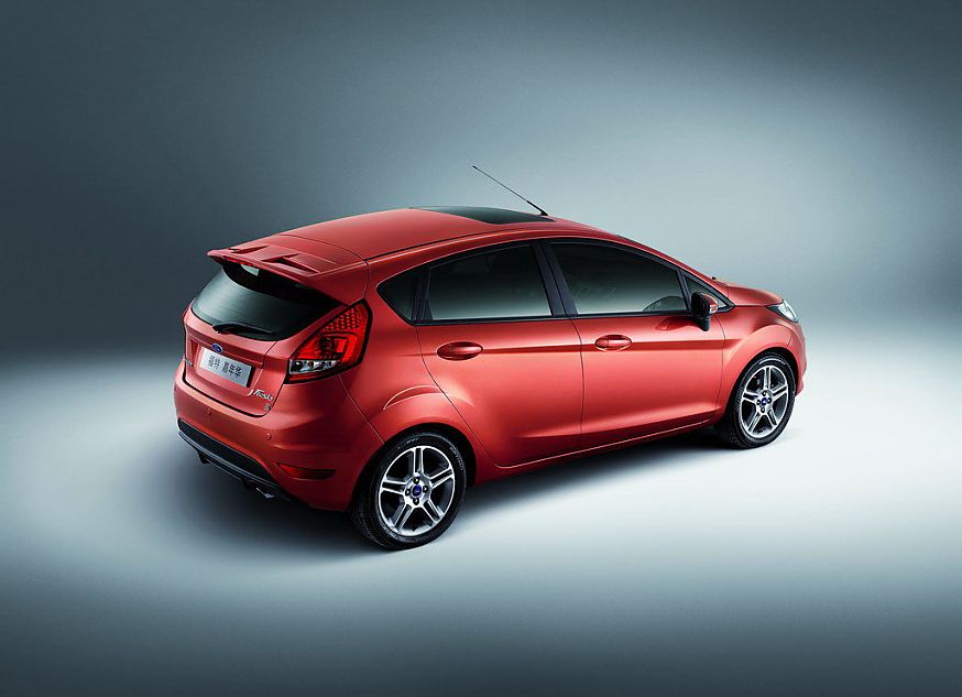 新嘉年华两厢外观