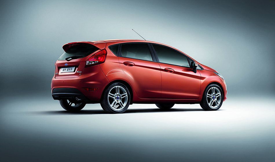 新嘉年华两厢外观