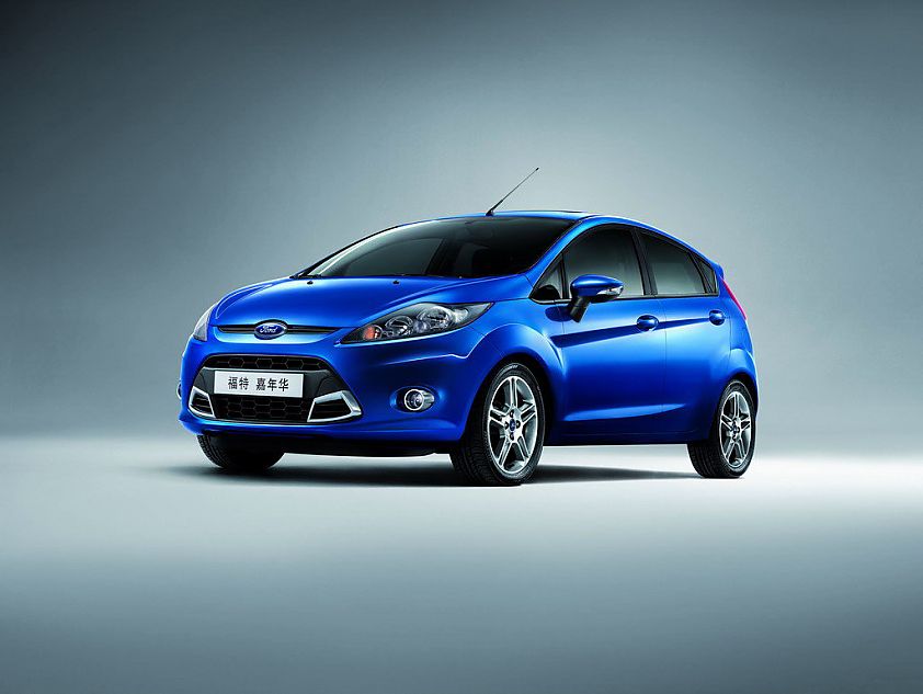 新嘉年华两厢外观