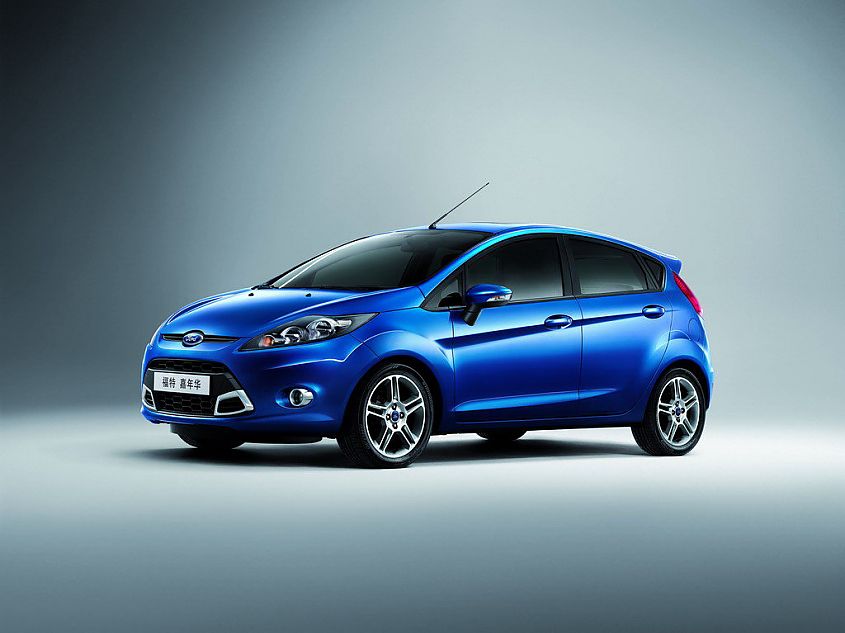 新嘉年华两厢外观