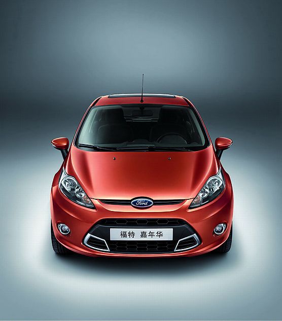 新嘉年华两厢外观