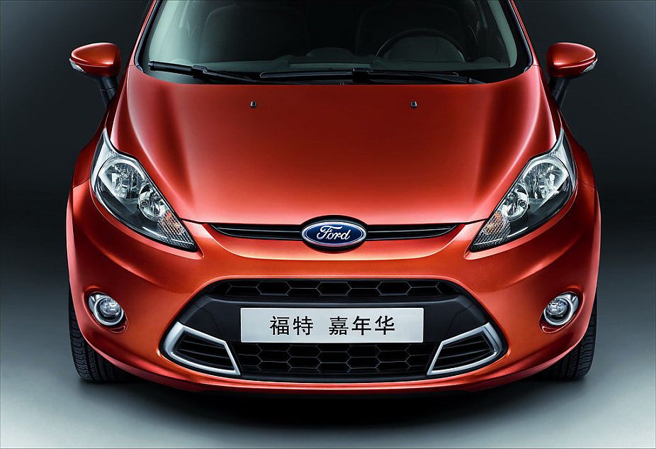 新嘉年华两厢外观