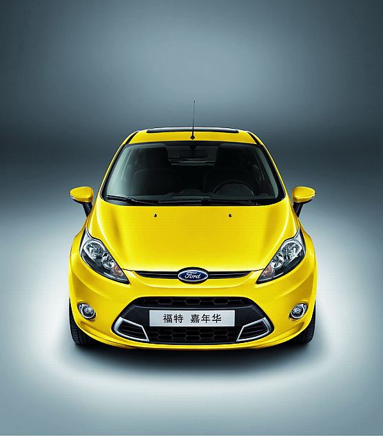 新嘉年华两厢外观