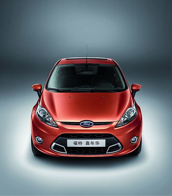 新嘉年华两厢外观