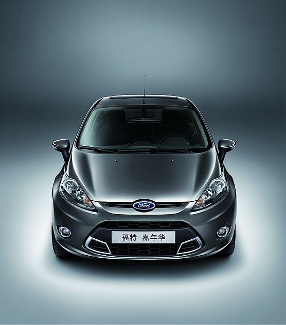 新嘉年华两厢外观