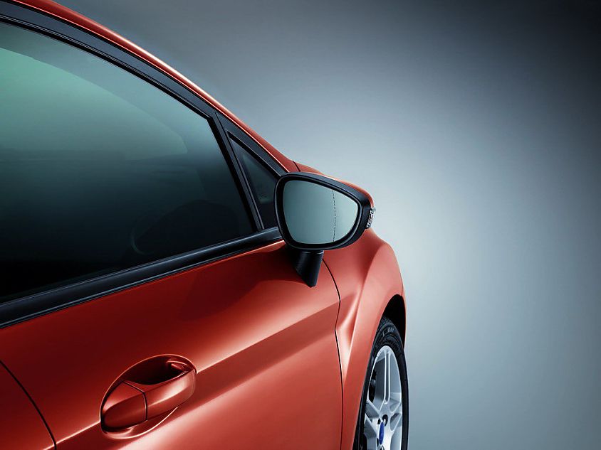 新嘉年华两厢外观