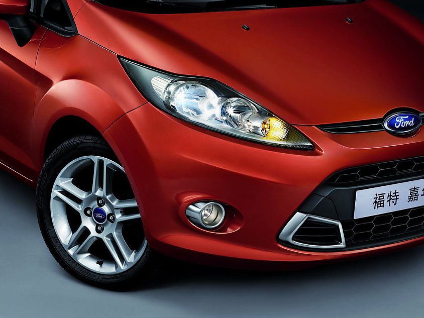 新嘉年华两厢外观