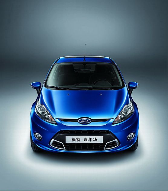 新嘉年华两厢外观