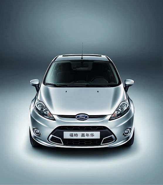 新嘉年华两厢外观