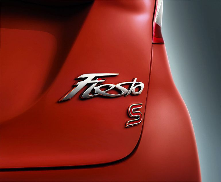 新嘉年华两厢外观