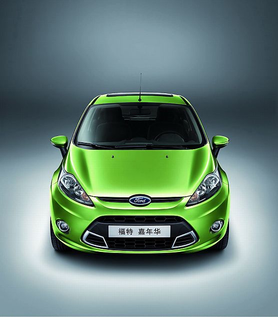 新嘉年华两厢外观