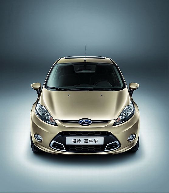 新嘉年华两厢外观