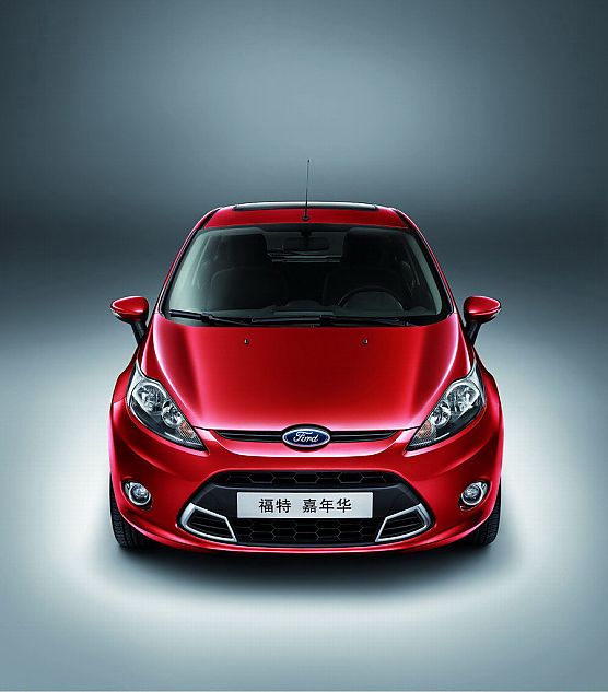 新嘉年华两厢外观