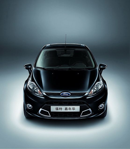 新嘉年华两厢外观