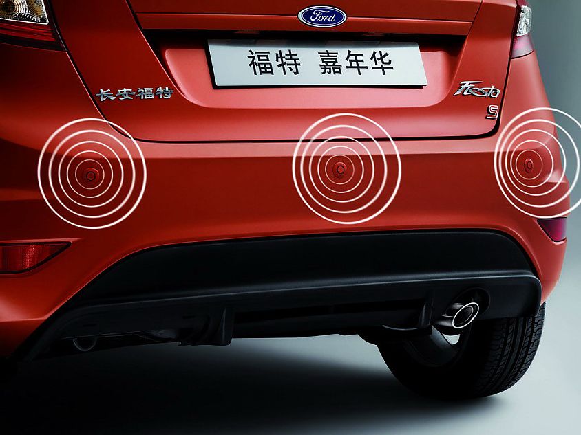 新嘉年华两厢外观