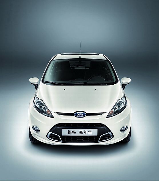 新嘉年华两厢外观