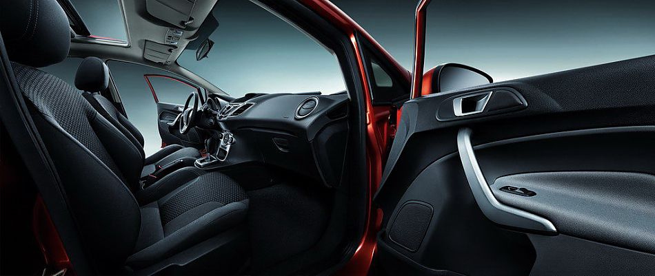 新嘉年华两厢内饰